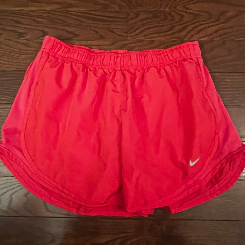 Women’s Nike Dri-Fit Shorts in Coral Pink Size Large Like New
